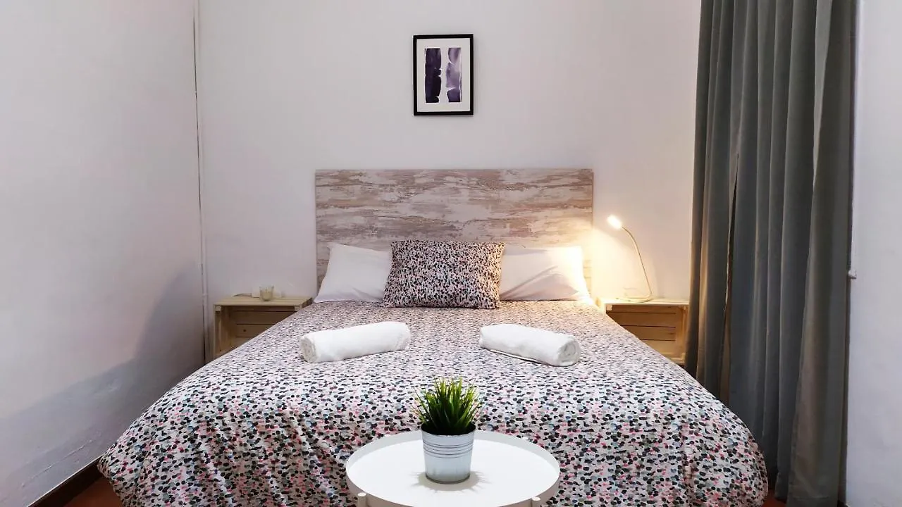 Break In Gothic Barcelona Hostal Hotel Spain